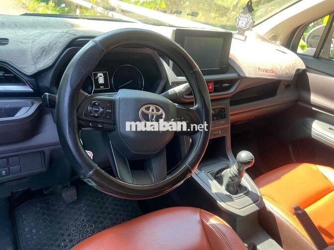 Toyota Avanza 7 chỗ số sàn 115.533 km trắng