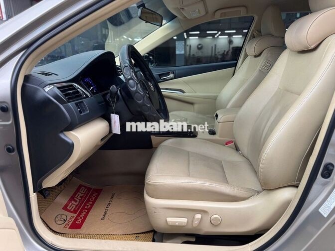 Toyota Camry 2015 2.0E 31.400km Nâu vàng