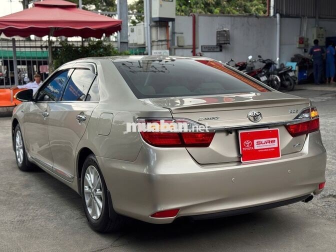 Toyota Camry 2015 2.0E 31.400km Nâu vàng