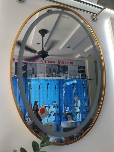 gương điên gương thường trang bi phòng tắm