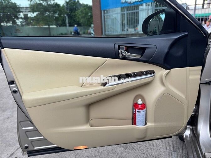 Toyota Camry 2015 2.0E 31.400km Nâu vàng