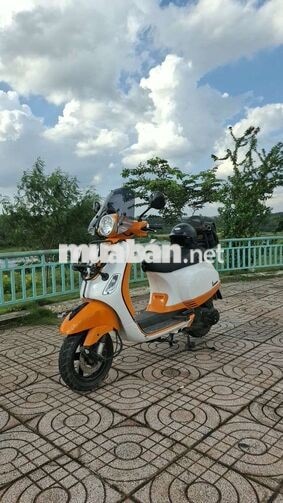 Piaggio Vespa LX 150 màu Trắng cam