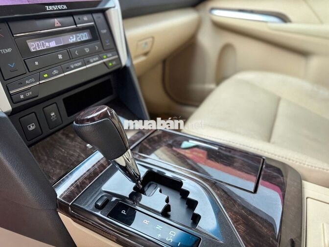 Toyota Camry 2015 2.0E 31.400km Nâu vàng