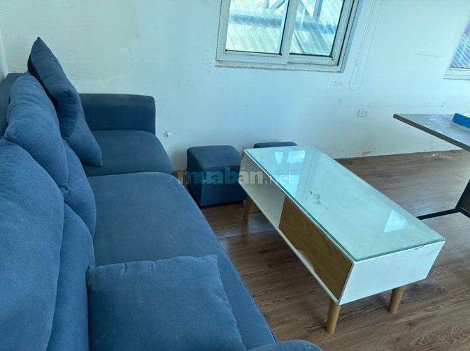 Cho thuê Sàn đủ đồ sofa bàn ghế tủ kệ 16 Nguyên Hồng, có Thang máy 40m