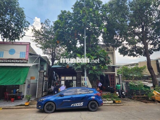 FORD FOCUS 2017 HATCHBACK MÀU XANH 12.000 KM
