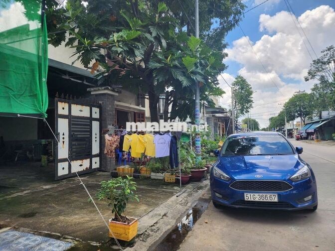 FORD FOCUS 2017 HATCHBACK MÀU XANH 12.000 KM