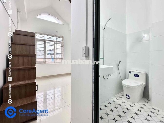 PHÒNG CÓ GÁC CỬA SỔ TRỜI SẴN MÁY LẠNH GẦN AEON TÂN PHÚ