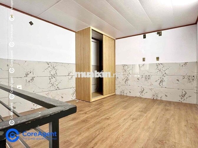 PHÒNG GÁC CAO ĐỨNG ĐƯỢC SẴN MÁY LẠNH NGAY LÊ TRỌNG TẤN GẦN AEON TP