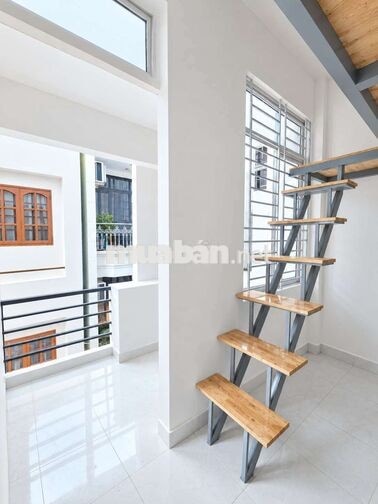 Khai Trương Trọ, Bang Công, Tách Bếp