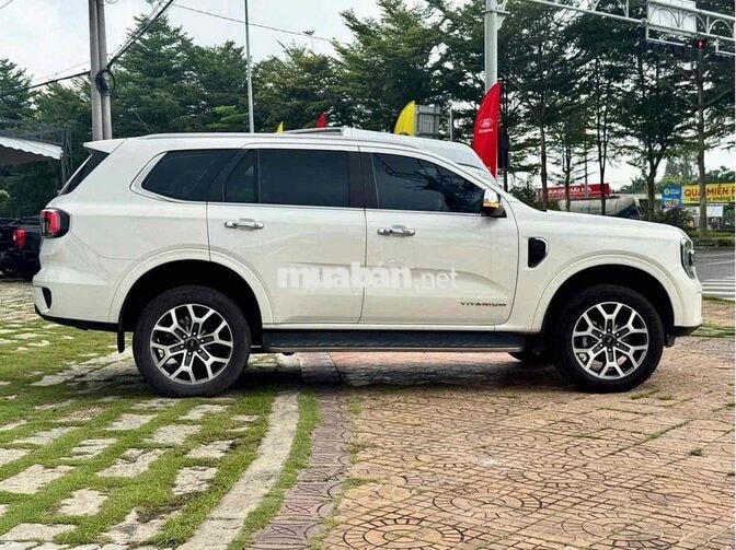 Ford Everest 2024 2.0 Titanium 4x2 Trắng - 2024