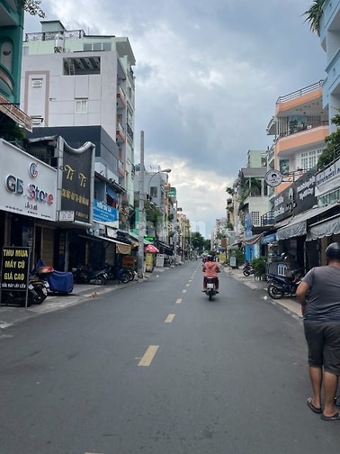 TÒA NHÀ MẶT TIỀN HÒA HẢO QUẬN 10 
