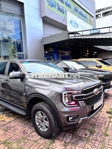 Ford Ranger XLS 2025 2.0L 4x2 AT 42000 km Xám