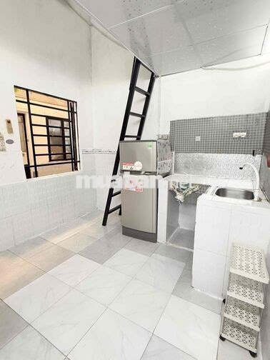 phòng full nội thất ,Khu B làng đại học cách TDT 3km. TNMT 4Km