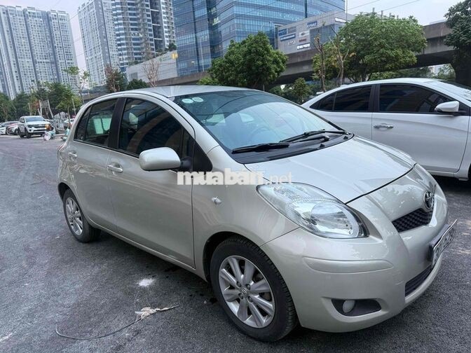 Toyota Yaris 2009 10 vạn km màu Bạc