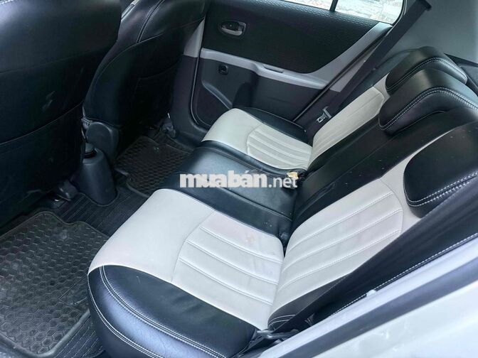 Toyota Yaris 2009 10 vạn km màu Bạc