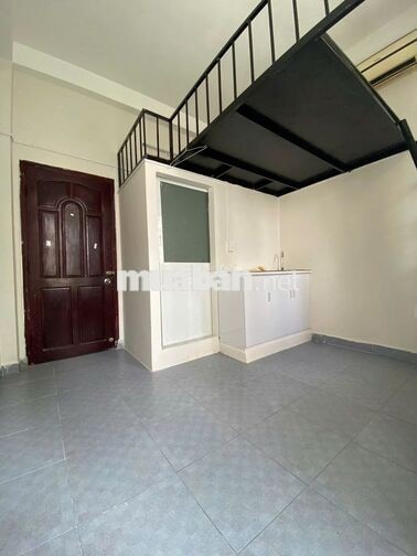 phòng cho thuê có gác máy lạnh bancol cửa sổ trời giá rẻ