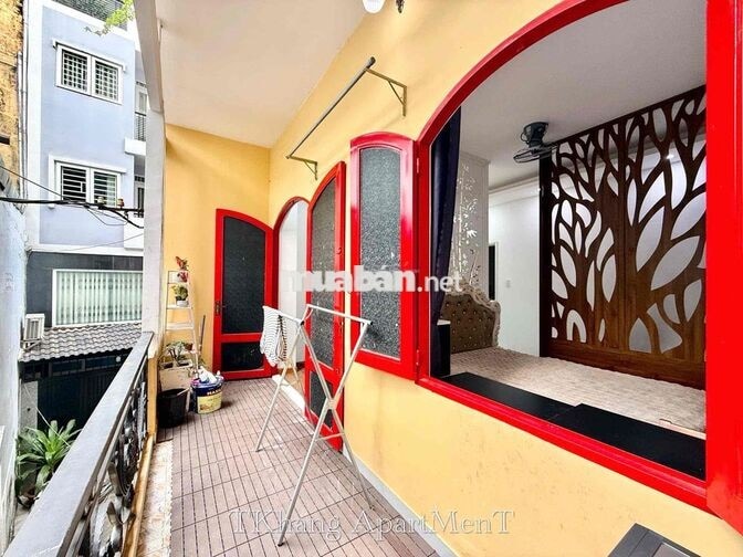Cho Thuê Căn Hộ Bancol Lớn, Máy Giặt Riêng, Ngay Bờ Kè Hoàng Sa Q3