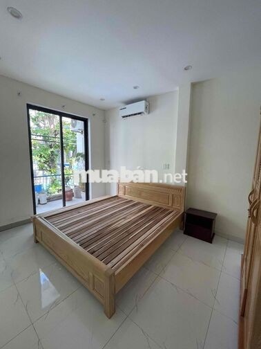 Cho thuê nhà kiệt oto Trần Cao Vân gần biển .Full nội thất mới