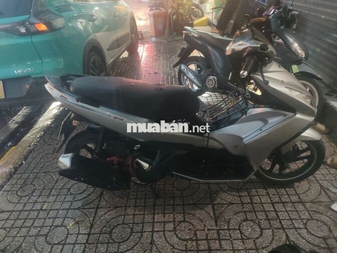 Honda Air Blade màu bạc