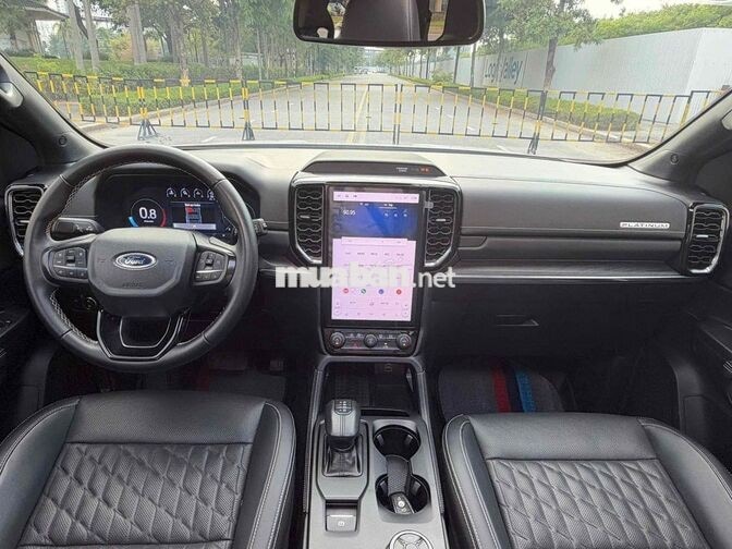 Ford Everest Platinum 2024 2.0L 4x4 AT Trắng