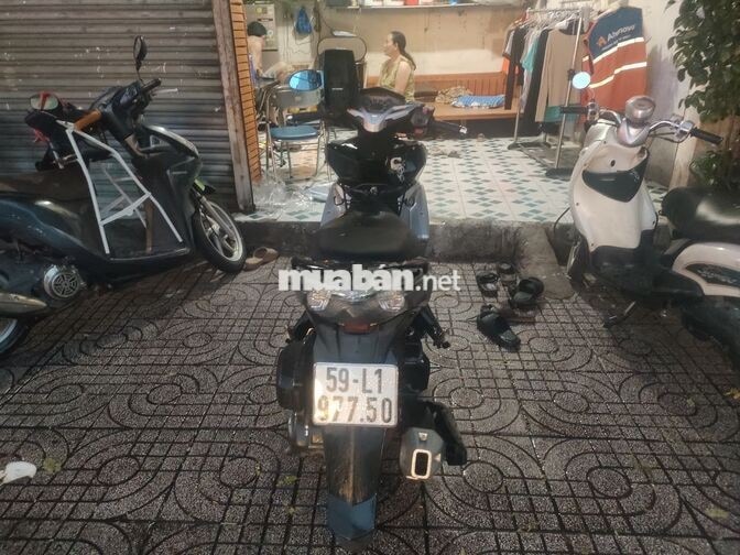 Honda Air Blade màu bạc