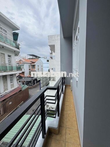 Studio có bancol cửa sổ trời full nội thất. Giá từ 3tr5