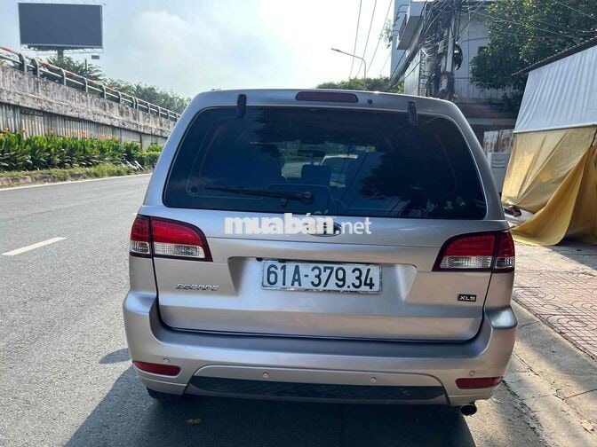 Ford Escape XLS 5 chỗ Tự động, màu hồng phấn