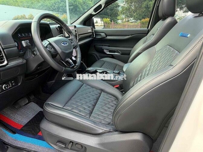 Ford Everest Platinum 2024 2.0L 4x4 AT Trắng