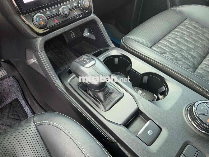 Ford Everest Platinum 2024 2.0L 4x4 AT Trắng