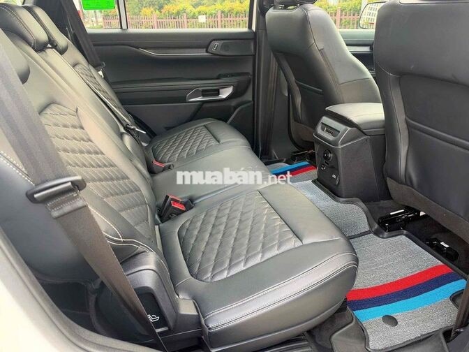 Ford Everest Platinum 2024 2.0L 4x4 AT Trắng