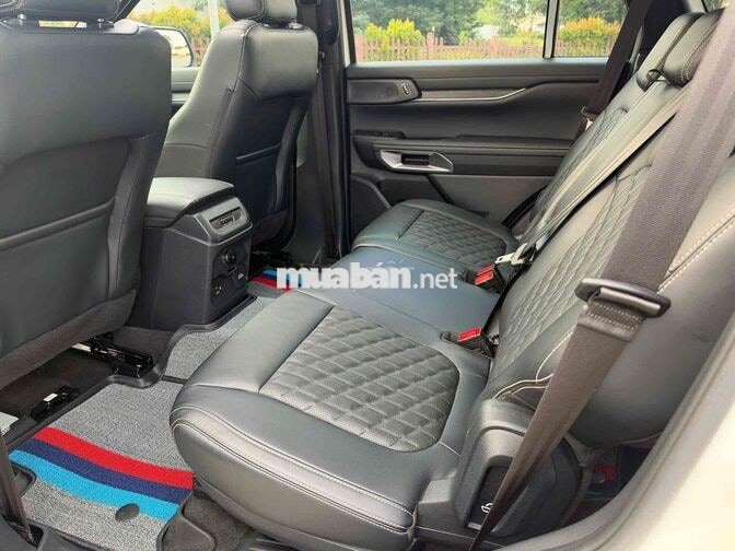 Ford Everest Platinum 2024 2.0L 4x4 AT Trắng