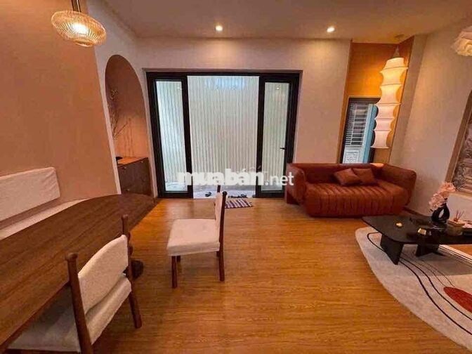 Cho thuê nhà 2 tầng Mới Kiệt Nguyễn Văn Linh gần sân bay Full nội thất