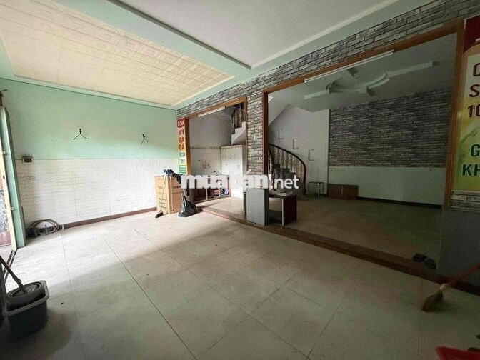 Cho thuê nhà 2 tầng kiệt oto Hoàng Diệu. khu vực sầm uất để kinh doanh