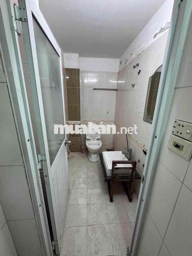 Cho thuê nhà 2 tầng kiệt oto Hoàng Diệu. khu vực sầm uất để kinh doanh