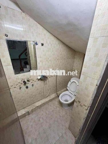Cho thuê nhà 2 tầng kiệt oto Hoàng Diệu. khu vực sầm uất để kinh doanh