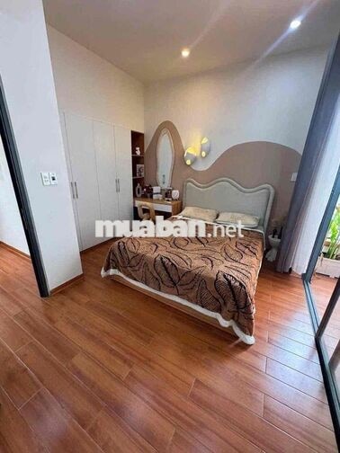 Cho thuê nhà 2 tầng Mới Kiệt Nguyễn Văn Linh gần sân bay Full nội thất