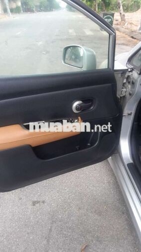 Nissan Tiida 2010 Bạc