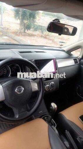 Nissan Tiida 2010 Bạc