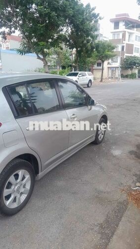 Nissan Tiida 2010 Bạc