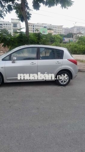 Nissan Tiida 2010 Bạc