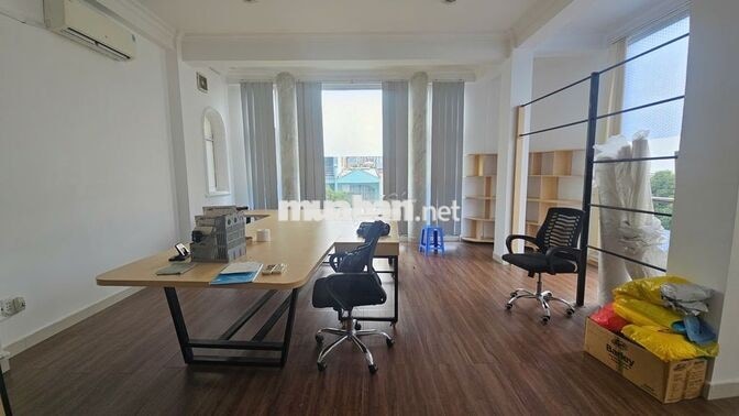 Cho thuê văn phòng 50m2 giá 11tr - Đẹp, chuyên nghiệp, sẵn vào làm
