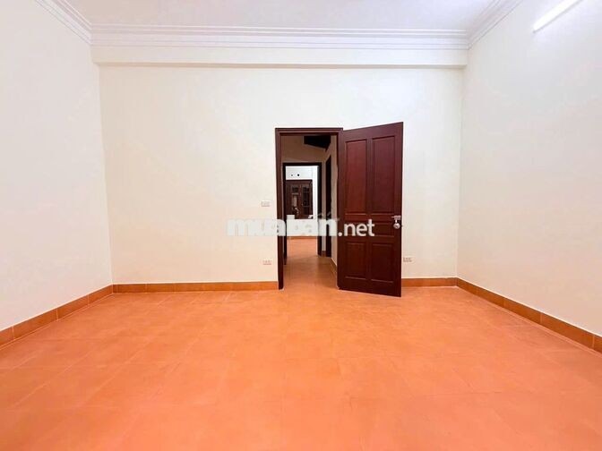 18 Triệu - Nhà Phân Lô Cầu Giấy - 5PN - Ô Tô Tránh - Gần ĐH Sư Phạm
