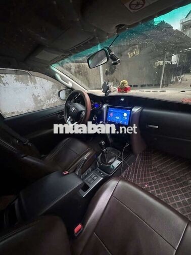 Toyota Fortuner 7 chỗ Dầu Số sàn 143.000 km Bạc
