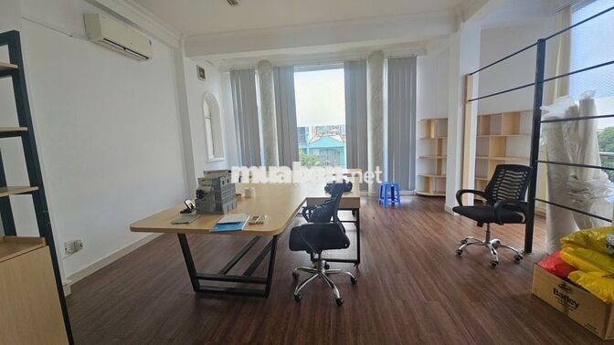Cho thuê văn phòng 50m2 giá 11tr - Đẹp, chuyên nghiệp, sẵn vào làm