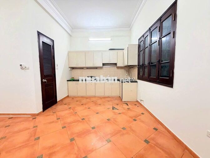 18 Triệu - Nhà Phân Lô Cầu Giấy - 5PN - Ô Tô Tránh - Gần ĐH Sư Phạm