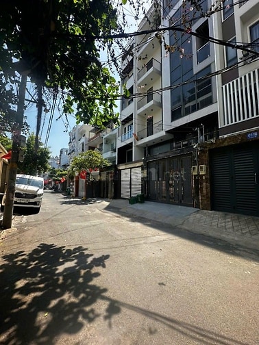 Hàng thanh lý, cần bán Tòa nhà 8 tầng đường Bùi Đình Túy 1400m2 sàn