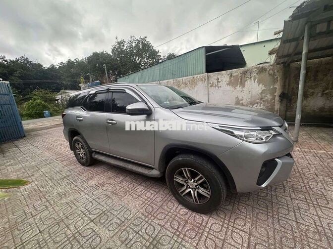 Toyota Fortuner 7 chỗ Dầu Số sàn 143.000 km Bạc
