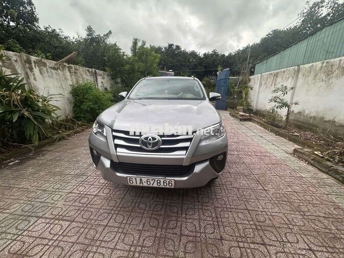 Toyota Fortuner 7 chỗ Dầu Số sàn 143.000 km Bạc