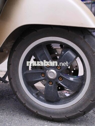 Piaggio Vespa GTS 125 ABS iGet 2019 màu trắng