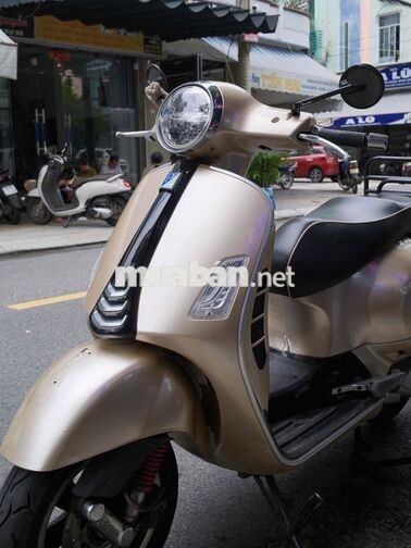 Piaggio Vespa GTS 125 ABS iGet 2019 màu trắng